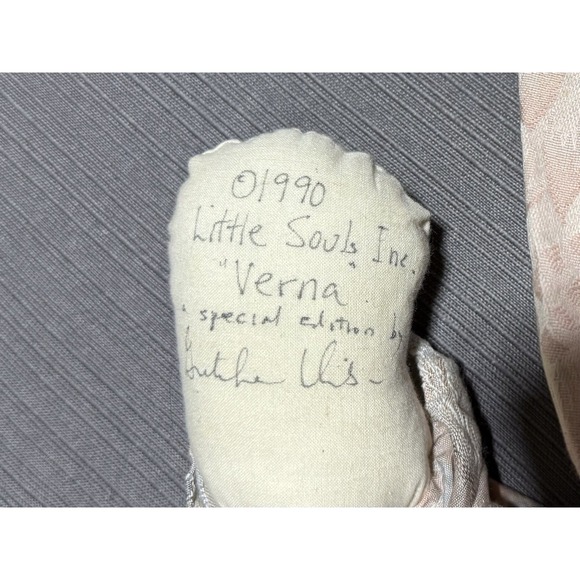 Gretchen Wilson's Little Souls Doll 1990 "Verna" Signed SPECIAL‎ EDITION - Picture 5 of 5